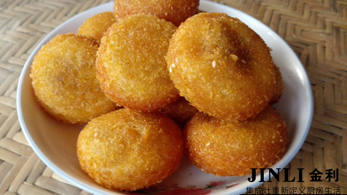 集成灶台面要怎么选?不锈钢还是钢化,这是一个问题