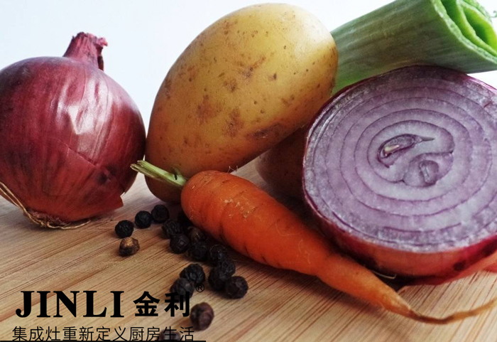 莫等厨房变得油烟滚滚才后悔当初没买集成灶