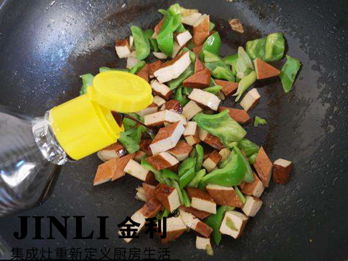 在这个追求性价比的时代，选择集成灶才你不二选择