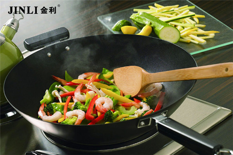 金利集成灶：让你的家人远离厨房油烟带来的困扰