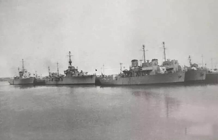 金利集成灶祝人民海军，70周年生日快乐！