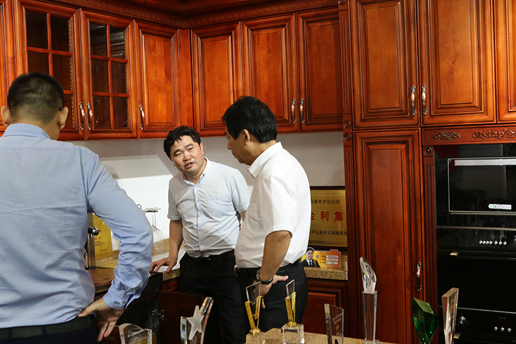 热烈欢迎原黄圃镇社会事务局 、工商银行领导一行莅临金利视察工作