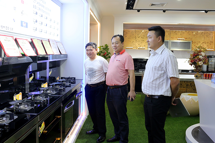 广东中外名酒行有限公司执行董事杜永建一行莅临金利公司参观考察