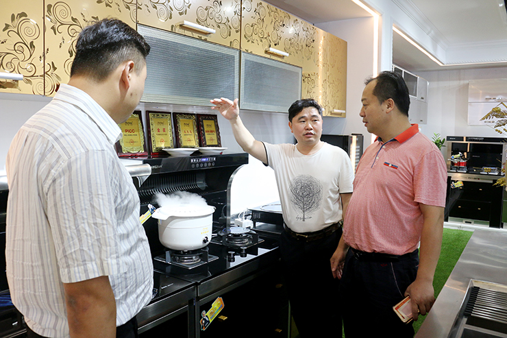 广东中外名酒行有限公司执行董事杜永建一行莅临金利公司参观考察