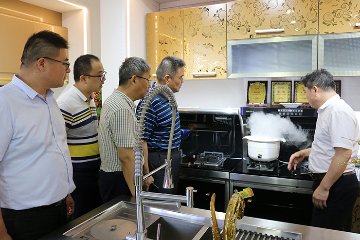 热烈欢迎顺德江苏商会领导一行莅临金利公司考察并指导工作