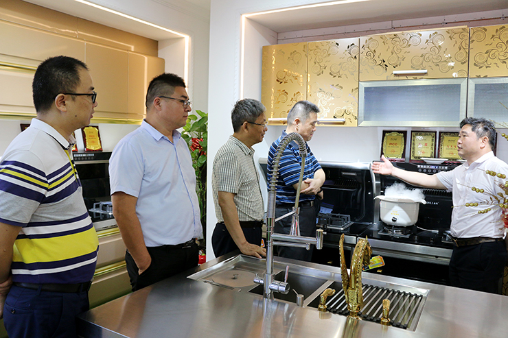 热烈欢迎顺德江苏商会领导一行莅临金利公司考察并指导工作