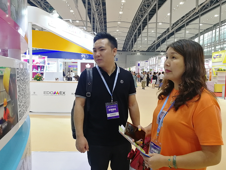 中山市黄圃镇经信局联合镇工商联（商会）组织会员代表赴广州观展