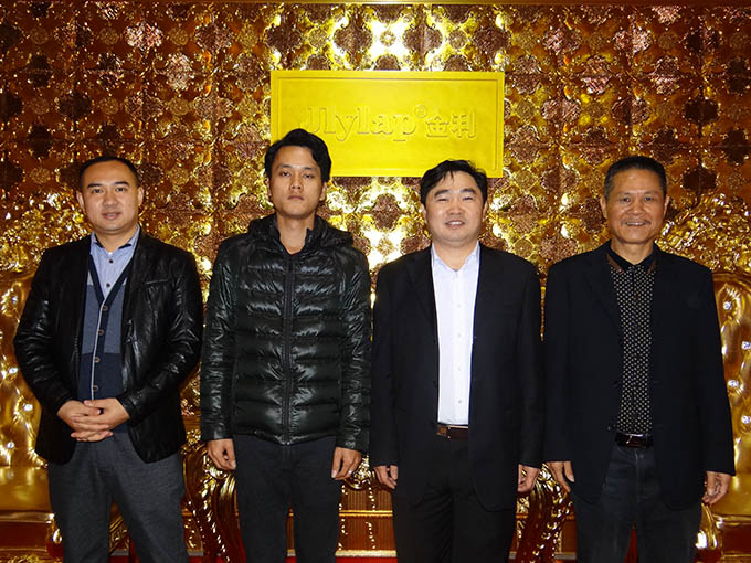 福建漳州林总父子加入金利集成灶与总部领导合影