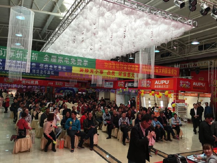 金利集成灶甘肃酒泉砍价会现场客户