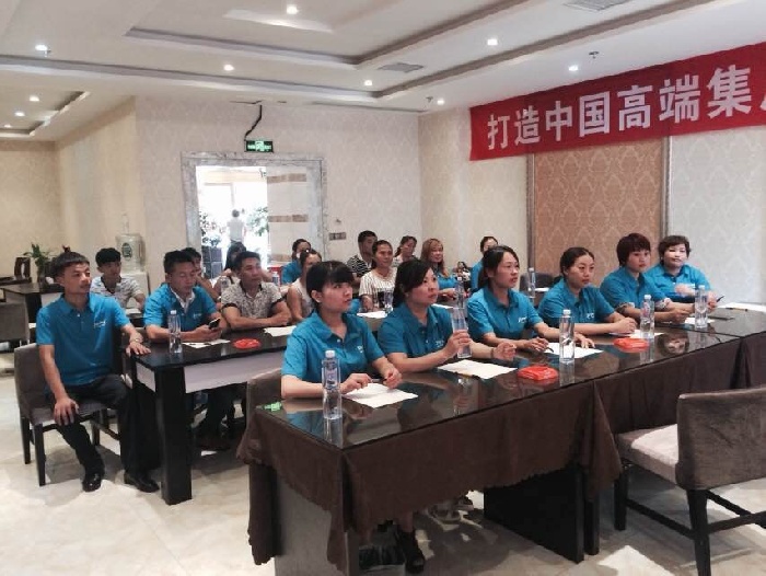 经销商终端导购专心听课画面