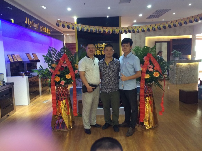 金利集成灶重庆九龙坡签章客户合影