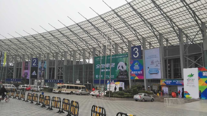 成功家博会场面十分壮观金利集成灶十分受欢迎