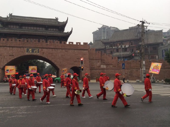 金利集成灶乐队游街宣传图